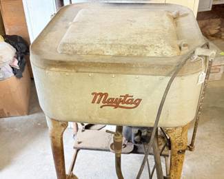 7 VintageMaytagWringerStyleWashingMachine