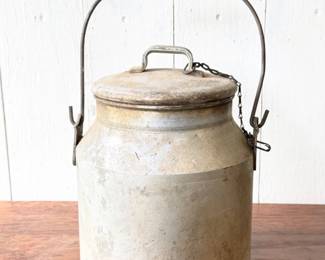 116 VintageAluminumCanWithLidBailHandle