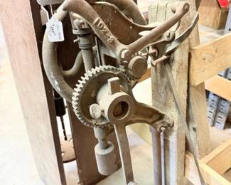 24 VintageHandCrankedBlacksmithPostDrill