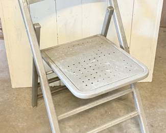 37 VintageMetalFoldingChair