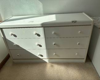 DRESSER