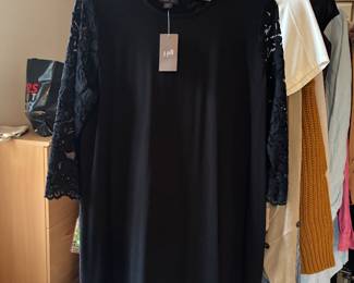 NEW WITH TAGS J JILL DRESS WITH LACE SLEEVES