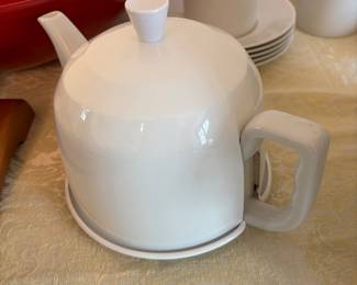 TEA KETTLE WITH WARMING COVER