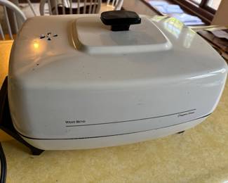 ELECTRIC SKILLET