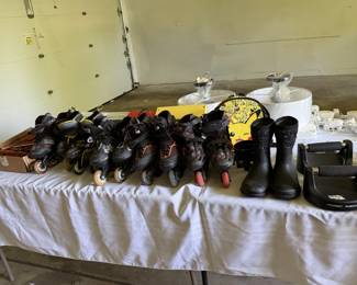 CHILDREN'S ROLLER BLADES