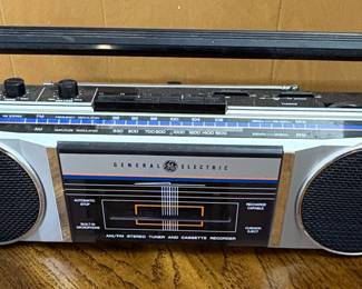 General Electric AM/FM Stereo Tuner and Cassette Recorder Boombox