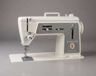 Singer 625 Deluxe Zig-Zag Sewing Machine in Mid-Century Cabinet