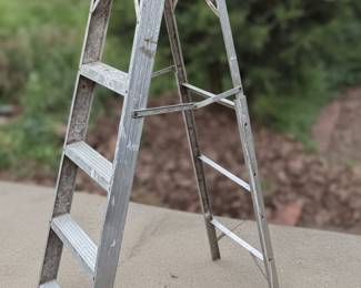 Aluminum A-Frame Ladder with Tool Shelf