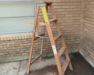 KELLUT W-5 5ft Wooden A-Frame Ladder