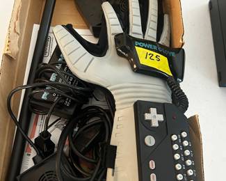Power Glove / Nintendo $125