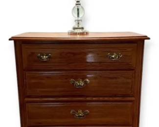 Young Hinkle Charter Oak Dresser With Lamp