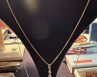 14k gold chain and pendant