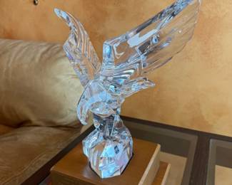 france crystal eagle serves crystal