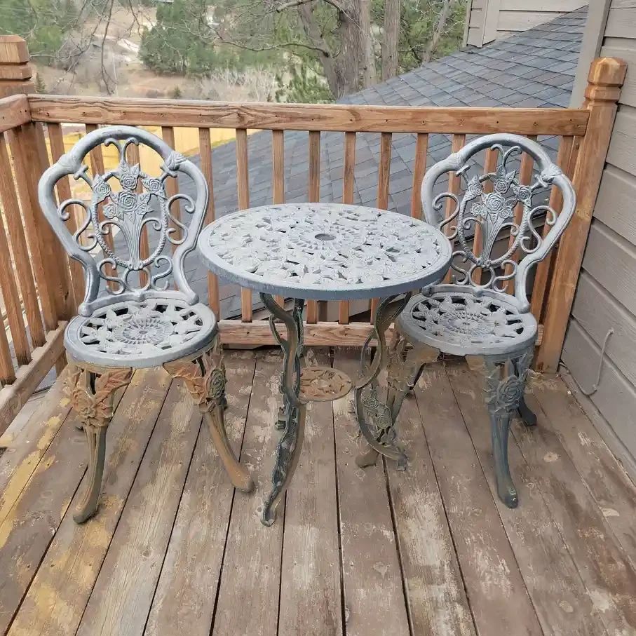 001 Cast Iron Patio Table  2 Chairs