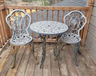 001 Cast Iron Patio Table 2 Chairs