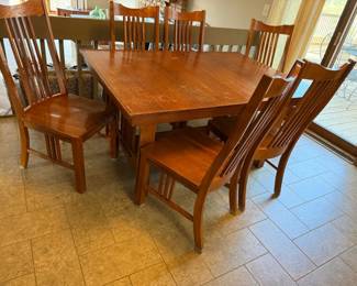 Dining Room Table and 6 Chairs