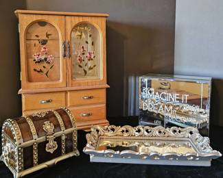 Jewelry Boxes  Dresser Mirror