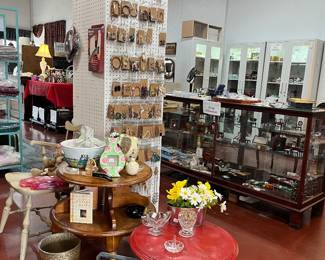 Costume jewelry & dollhouse miniatures