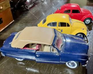 2 Franklin Mint model cars.
