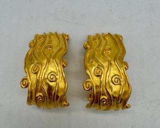 Vintage Karl Lagerfeld wire swirl clip earrings.