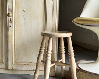 english bar stool, knoll saarinen tulip chair