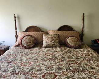 King size bed with 4 matching furniture pieces