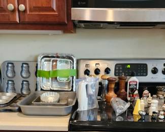 Bakeware, salt and peppers