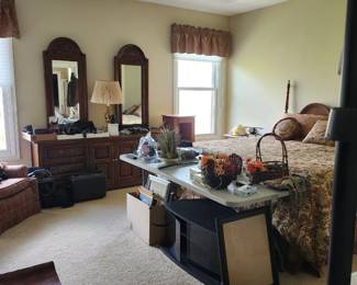 bedroom with king size bed