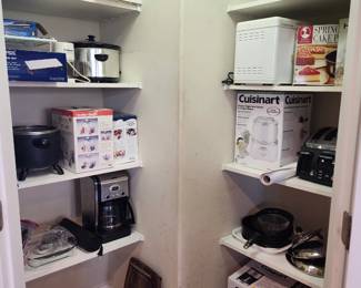 Rice cooker,  Cusinart coffee maker, juice extracter, fondue pot, 4 canisters matching Pfalzgraff dinnerware. 