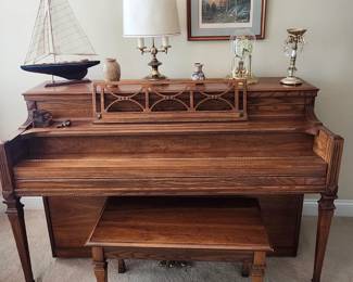 Story & Clark piano