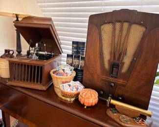 Antique 1930s wooden cathedral tombstone radio and phonograph