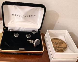 Neil Allyn cufflinks set and commemorative medal