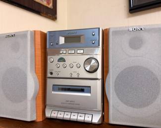 Sony compact stereo system with speakers