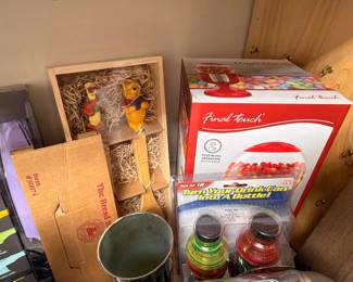 Final Touch gumball machine, Pooh figure, novelty bottle lights