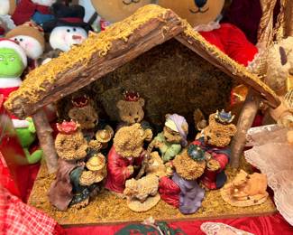 Boyds Bears resin nativity scene with stable