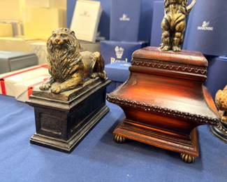 Lion statues on pedestals, Swarovski boxes behind