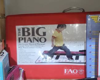 FAO Schwarz The Big Piano musical playmat