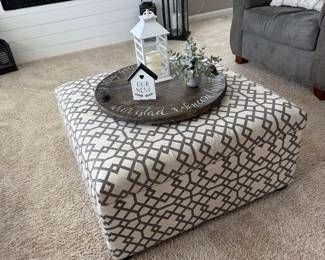 Khaite Patterned Fabric Storage Ottoman, Grey
