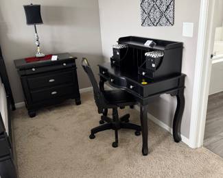 Secretary writing desk Solid wood Queen Ann styled legs with two small storage drawers & three larger center storage drawers - black wooden office chair