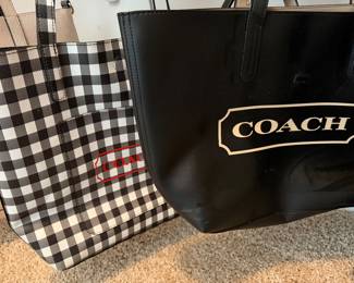 tons of purses