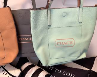 tons of purses
