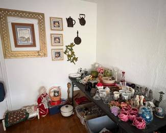 Variety of home decor and kitchen stuff