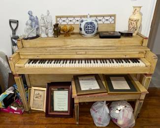 Baldwin piano, pictures, ribbon