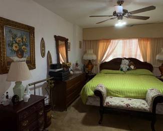 Up bedroom queen bed