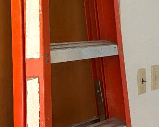 8’ ft aluminum ladder