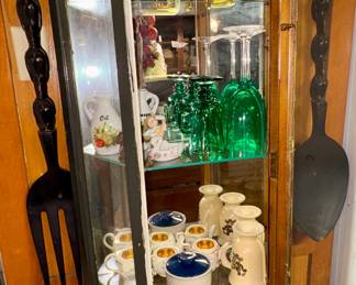 Pfaltzgraff Mugs, moss rose, forest green goblets, amber glasses 