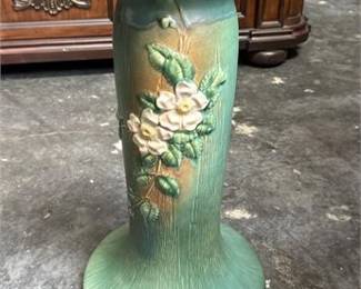 Lot 564 Roseville Art Pottery White Rose Pedestal