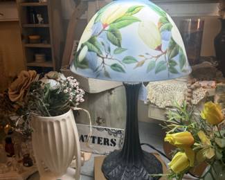 beautiful tiffany style lamp with metal base, vases, florals