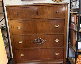 Antique 4 drawer chest of drawers