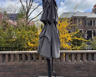 Cantilever Patio Umbrella. 